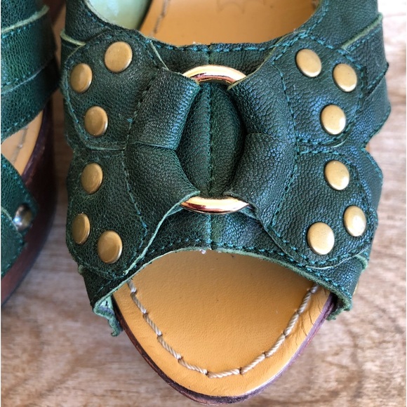 N.Y.L.A. Hunter Green Leather Wood Platform Open Toe Gold Metal O-Ring Studs 7.5 - Picture 3 of 12